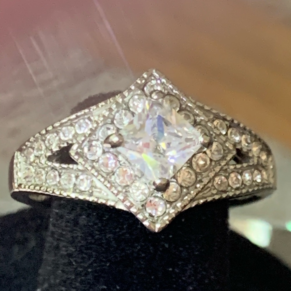 Cocktail ring